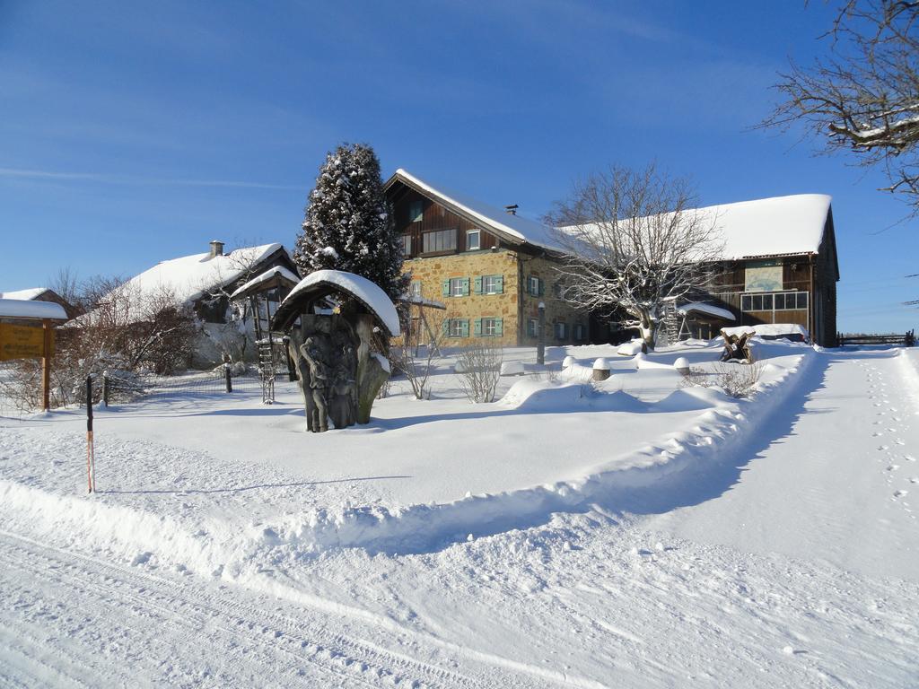 Baby- Und Kinderhof Aicherbauer Seeham Exterior foto